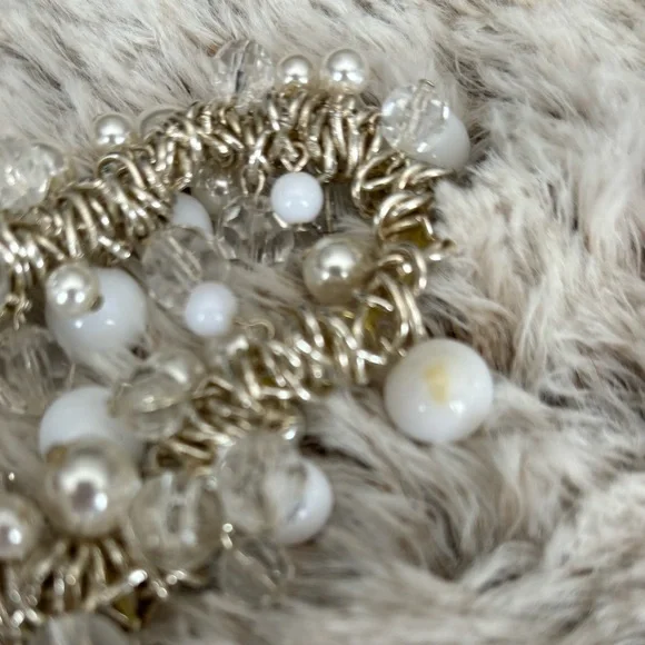 Silver Tone Stretchy Bracelet with White, Faux Pearl, & Crystal Beads New wo tag - Picture 5 of 5